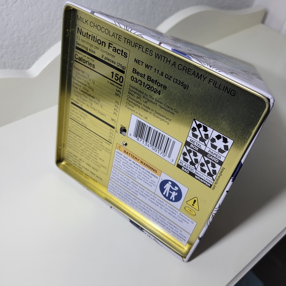 LIGHT UP HOUSE Metal Tin Decor, blue snow scene metal pyramid tin container can - Picture 10 of 15